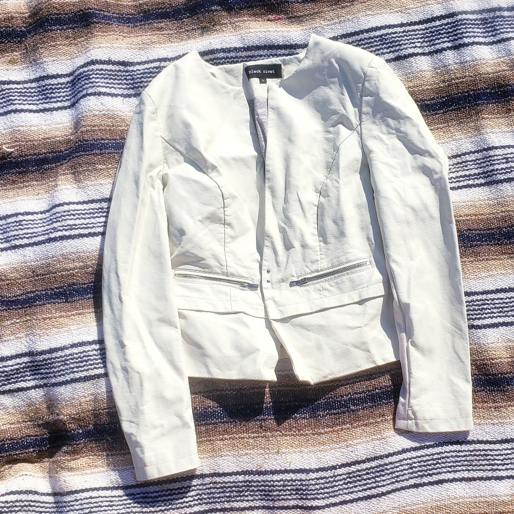 Black Rivet Vegan leather White Moto Jacket   Side Pockets Buckle
